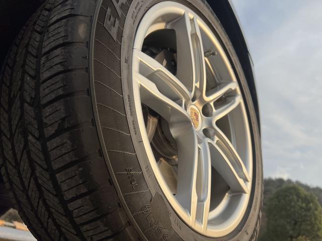 Porsche Macan 2023 thumb 12
