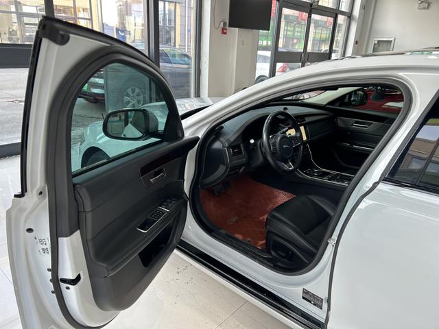 Jaguar XF 2020 thumb 5