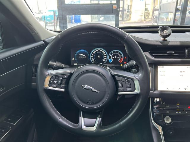 Jaguar XF 2020 thumb 8