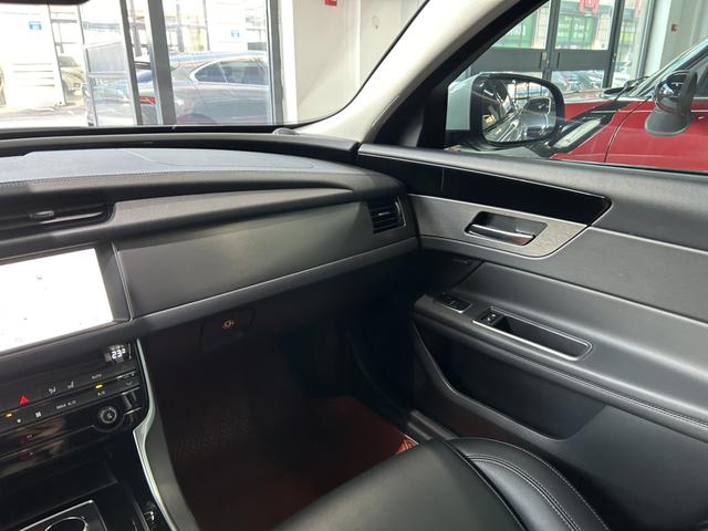 Jaguar XF 2020 thumb 12