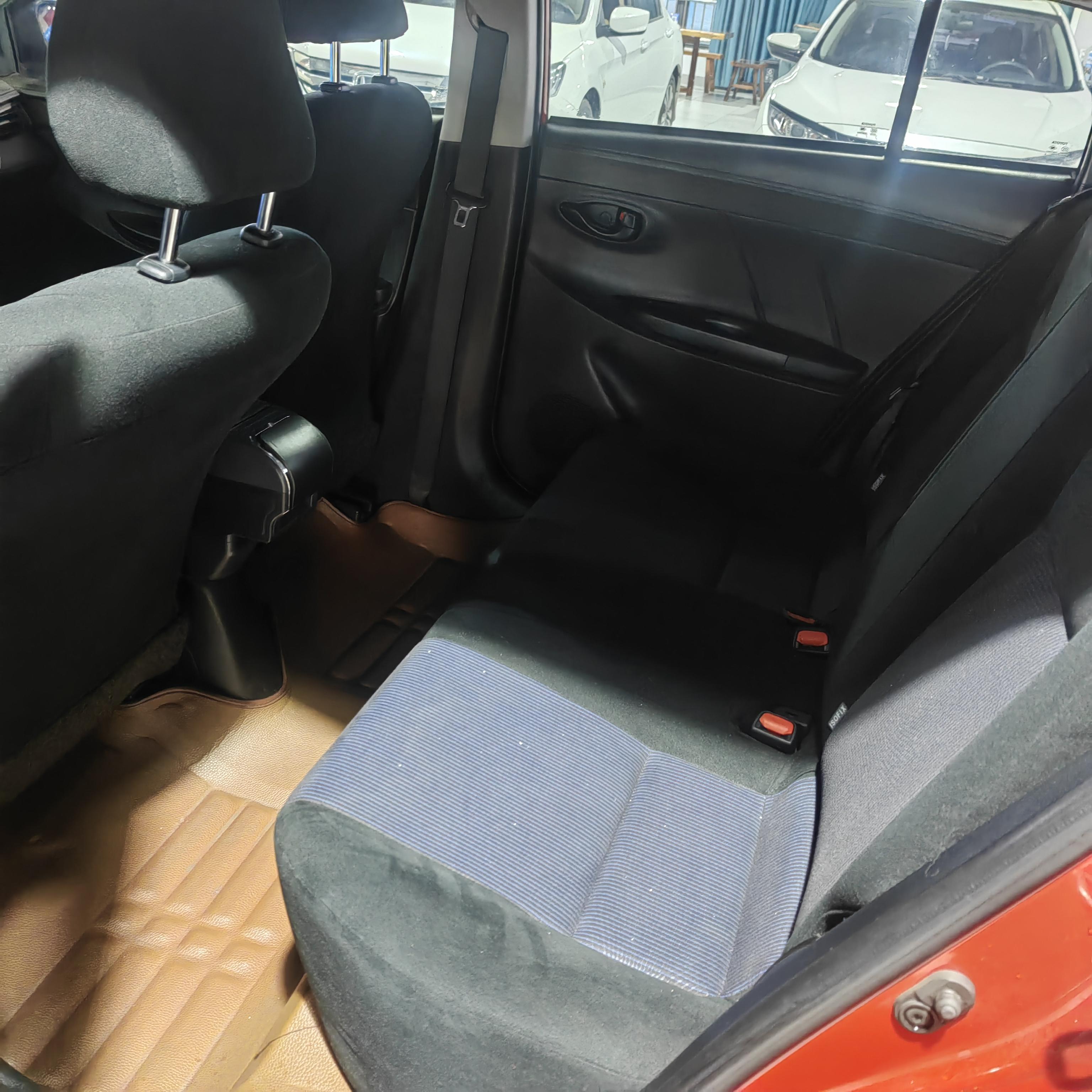 Toyota Yaris 2014 thumb 7