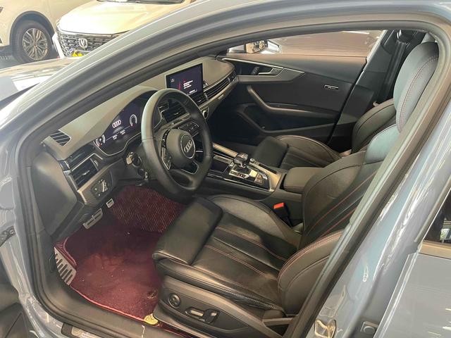 Audi A4 2022 thumb 4