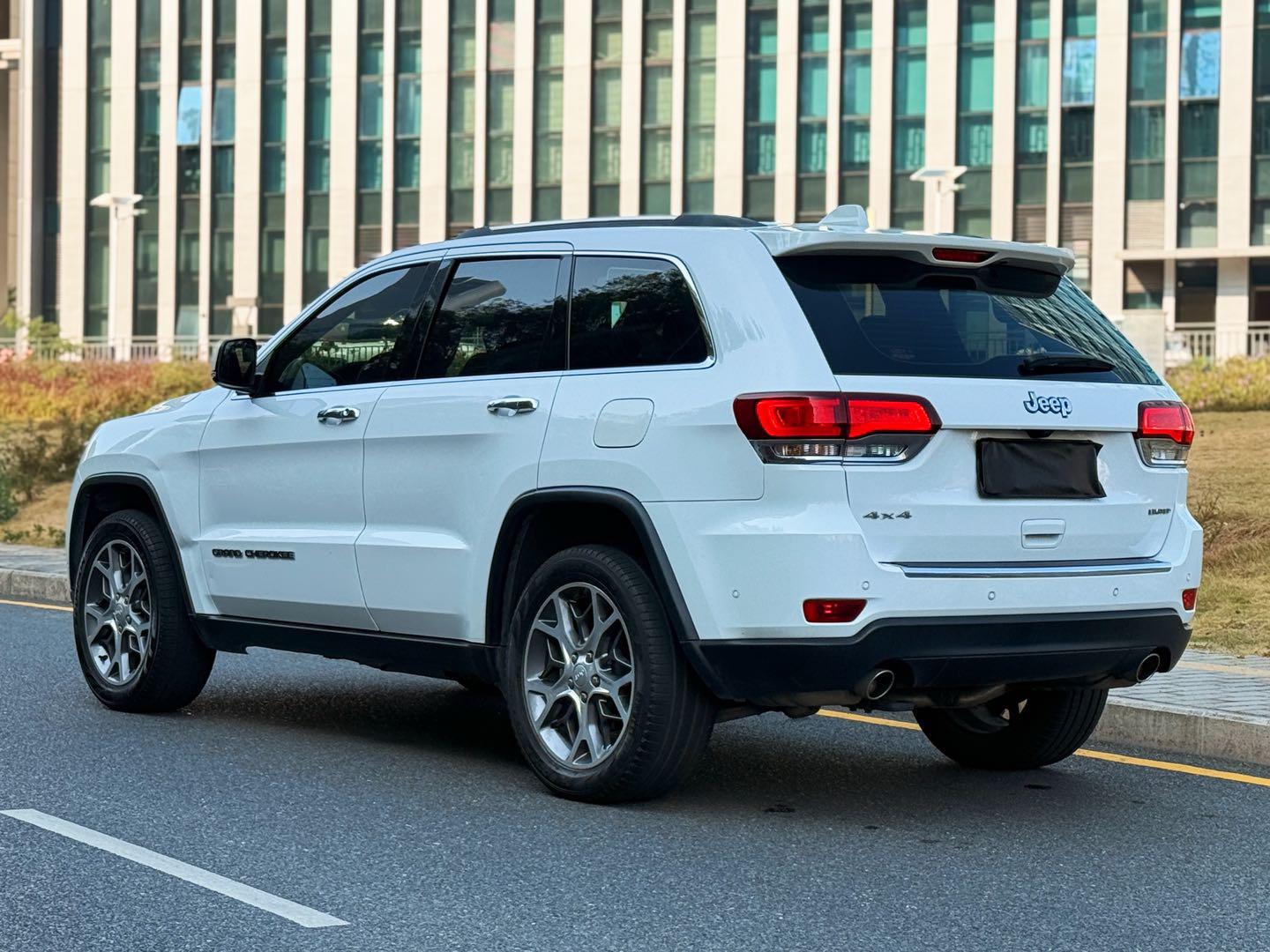 Jeep Grand Cherokee 2023 thumb 2