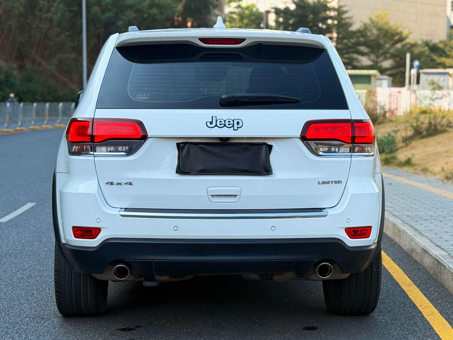 Jeep Grand Cherokee 2023 thumb 3