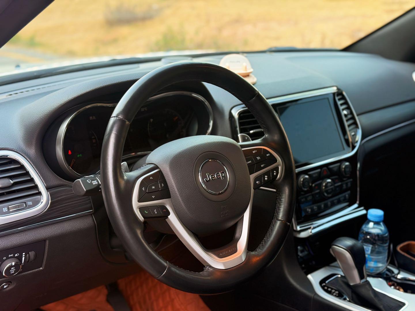 Jeep Grand Cherokee 2023 thumb 8