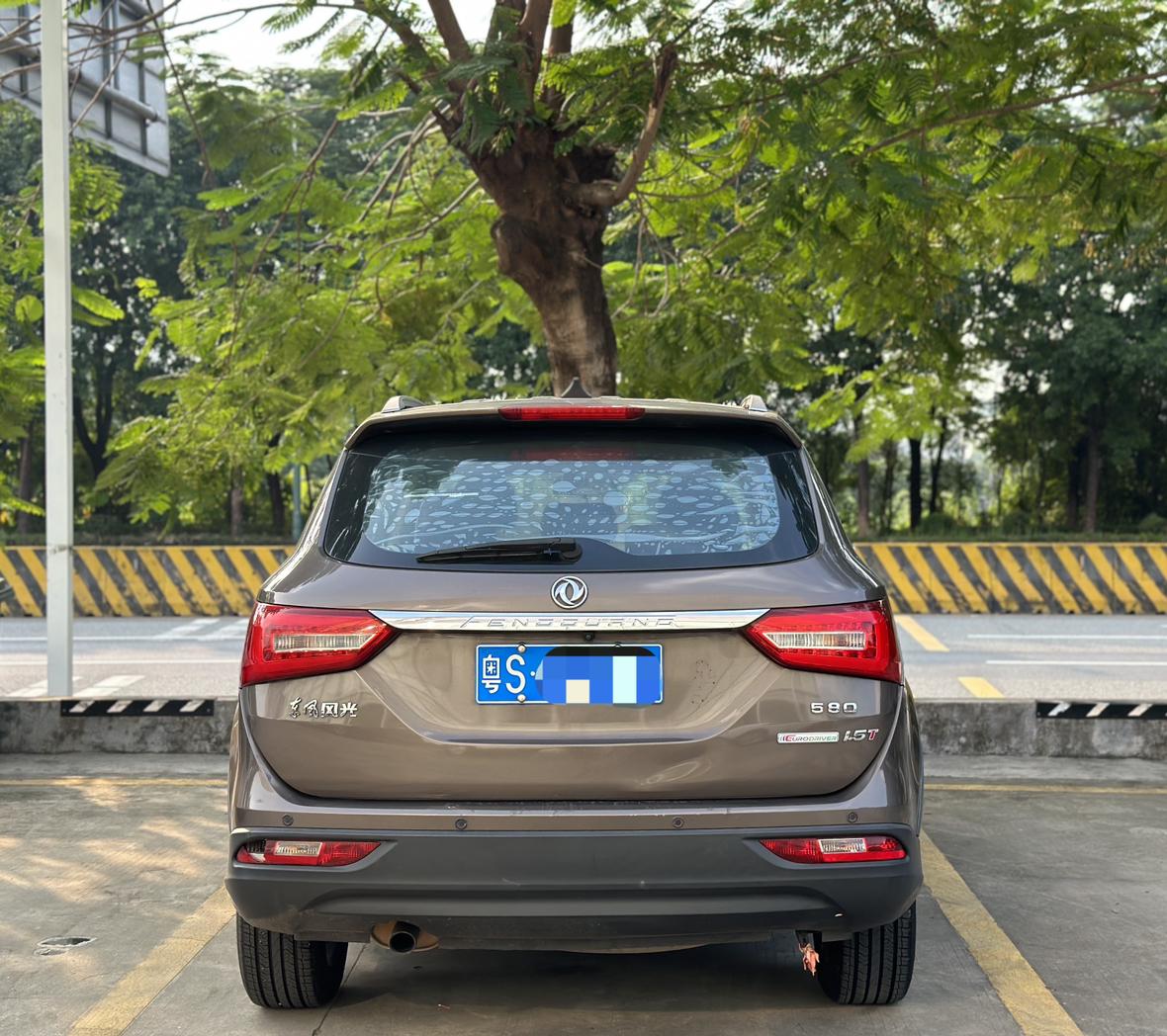 Dongfeng Fengon 580 2016 thumb 3