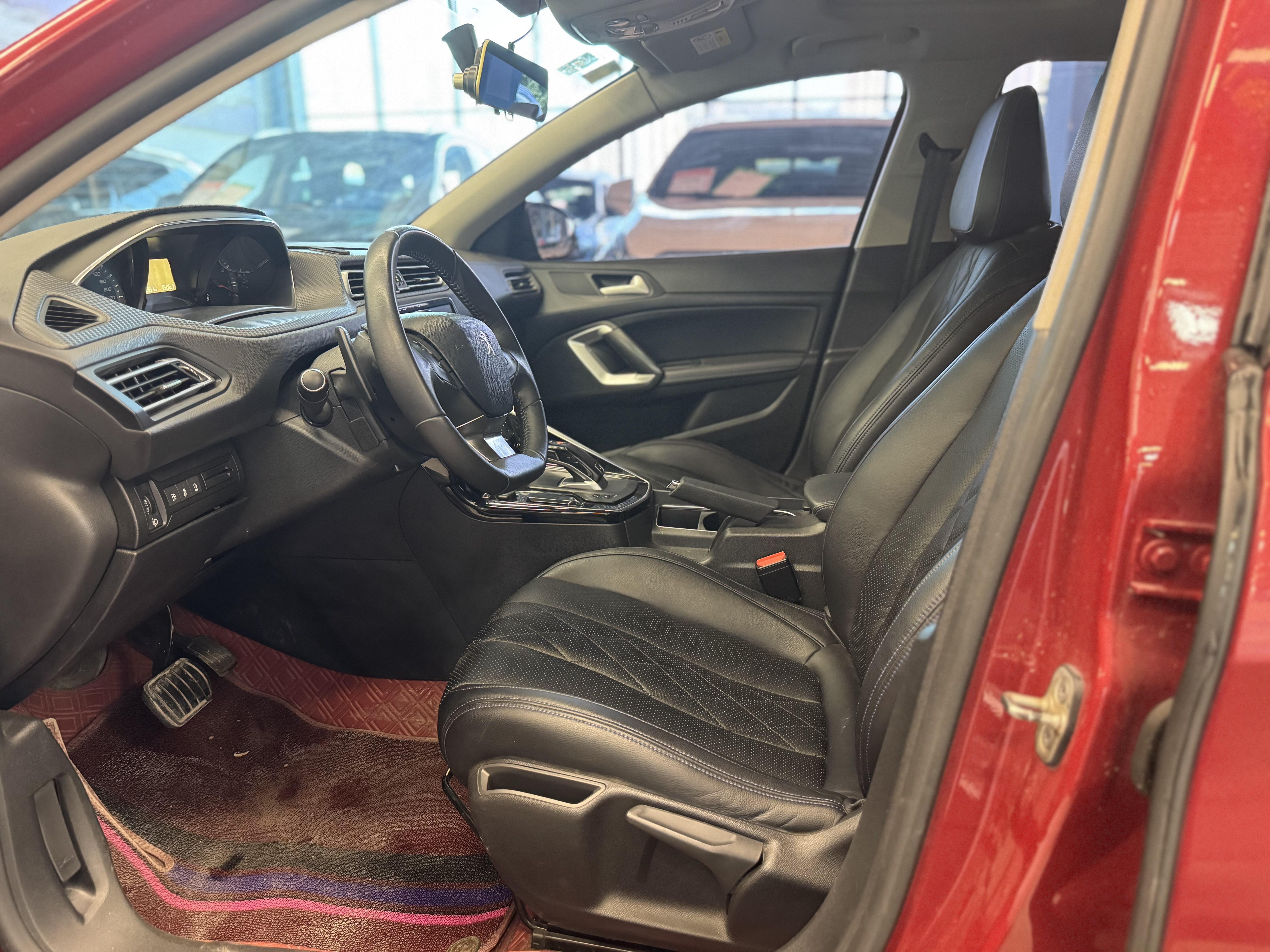Peugeot 308 2020 thumb 6