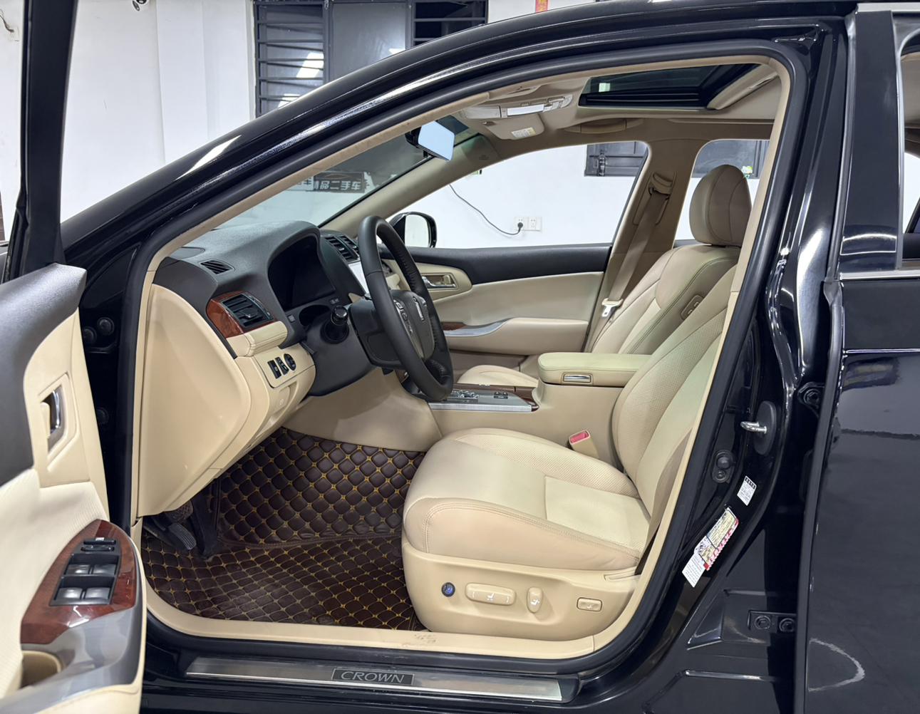 Toyota Crown 2014 thumb 4