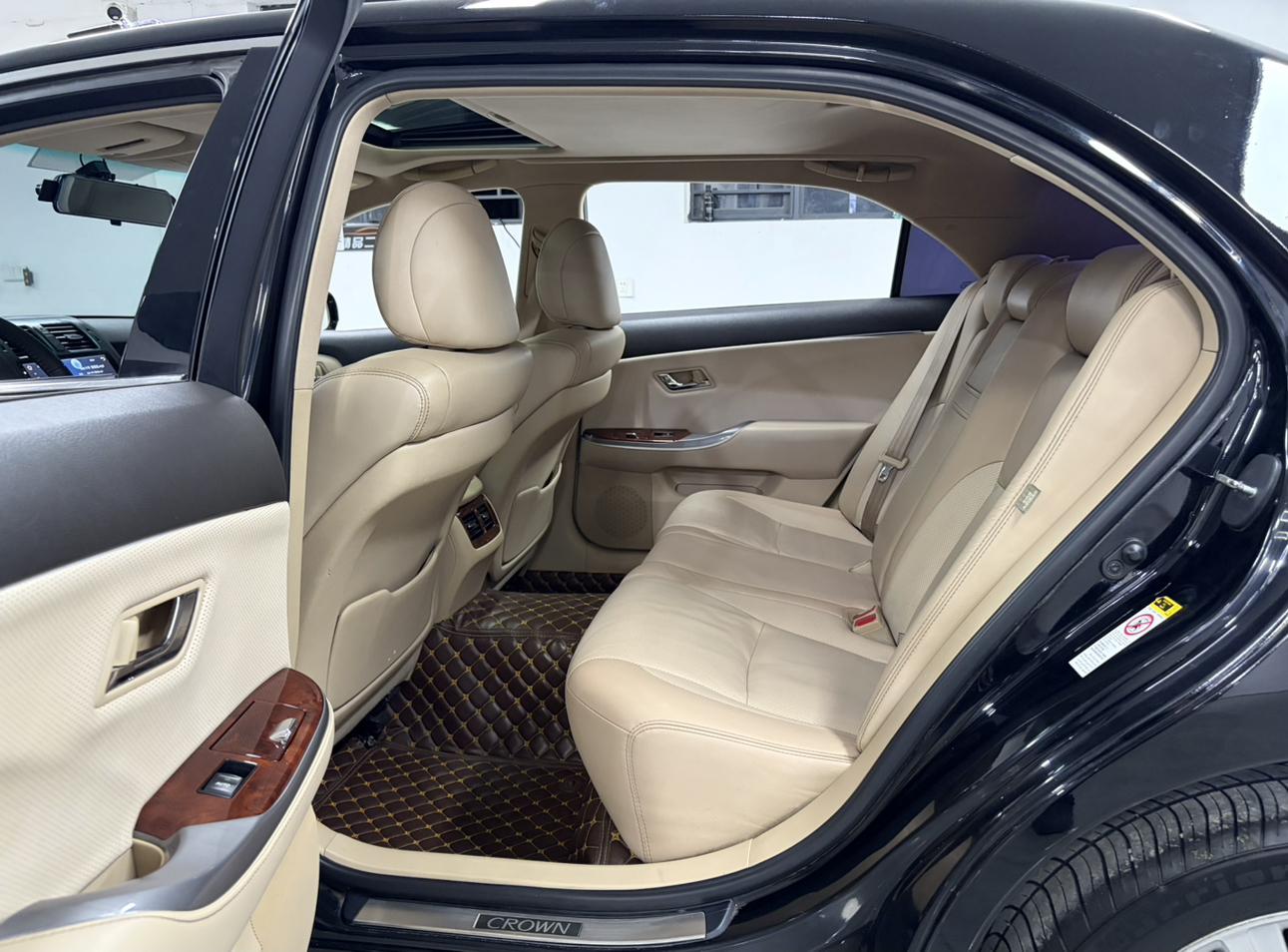 Toyota Crown 2014 thumb 5