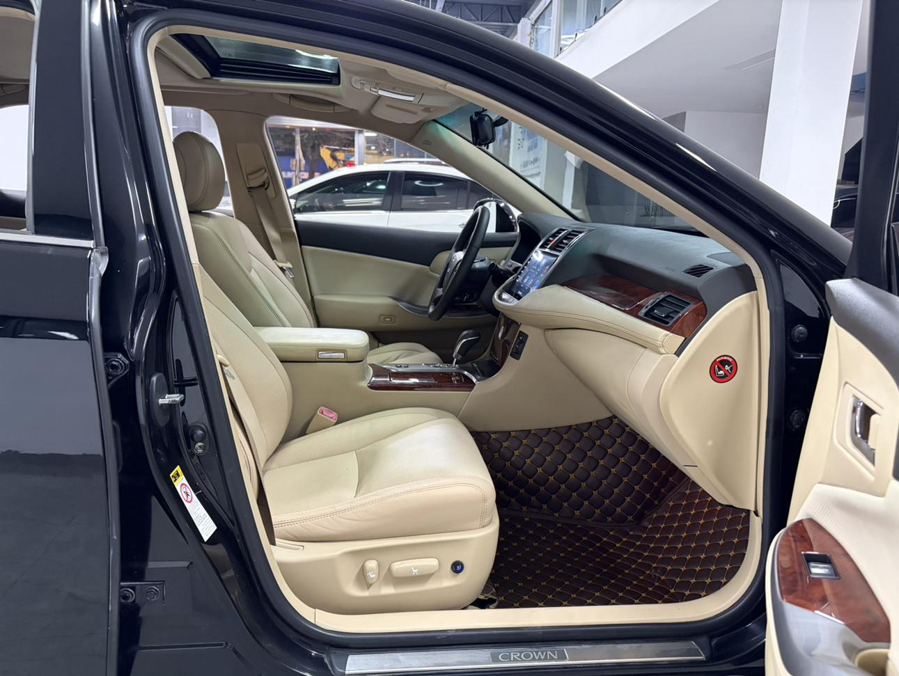 Toyota Crown 2014 thumb 7
