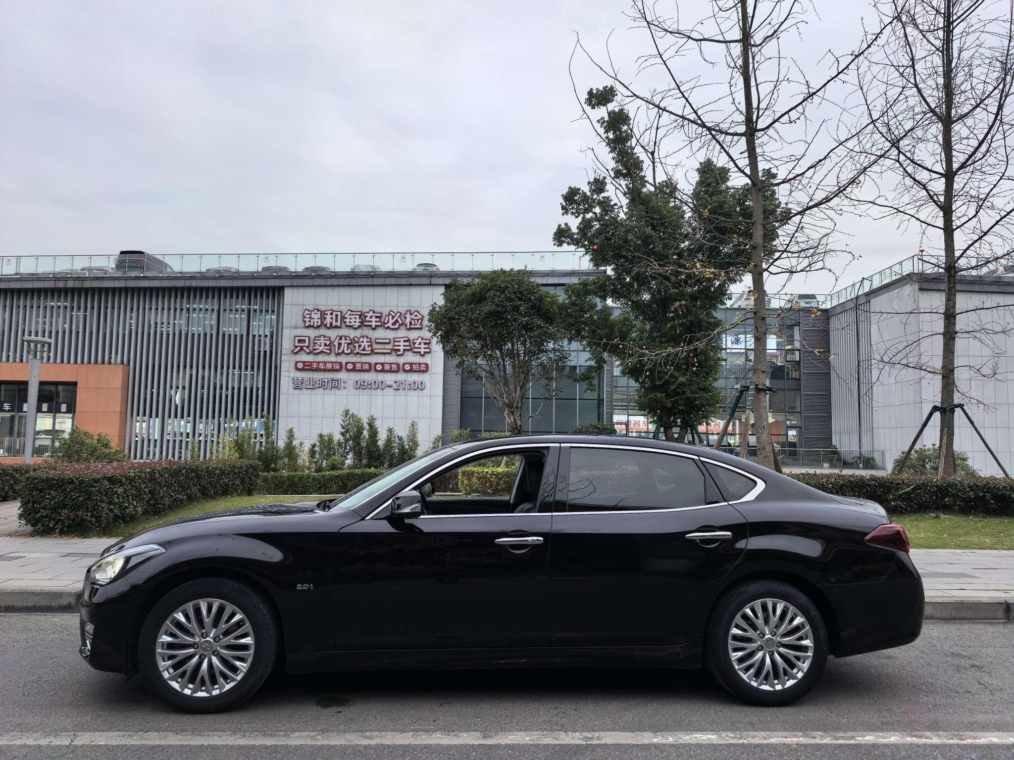 Infiniti Q70 2020 thumb 2