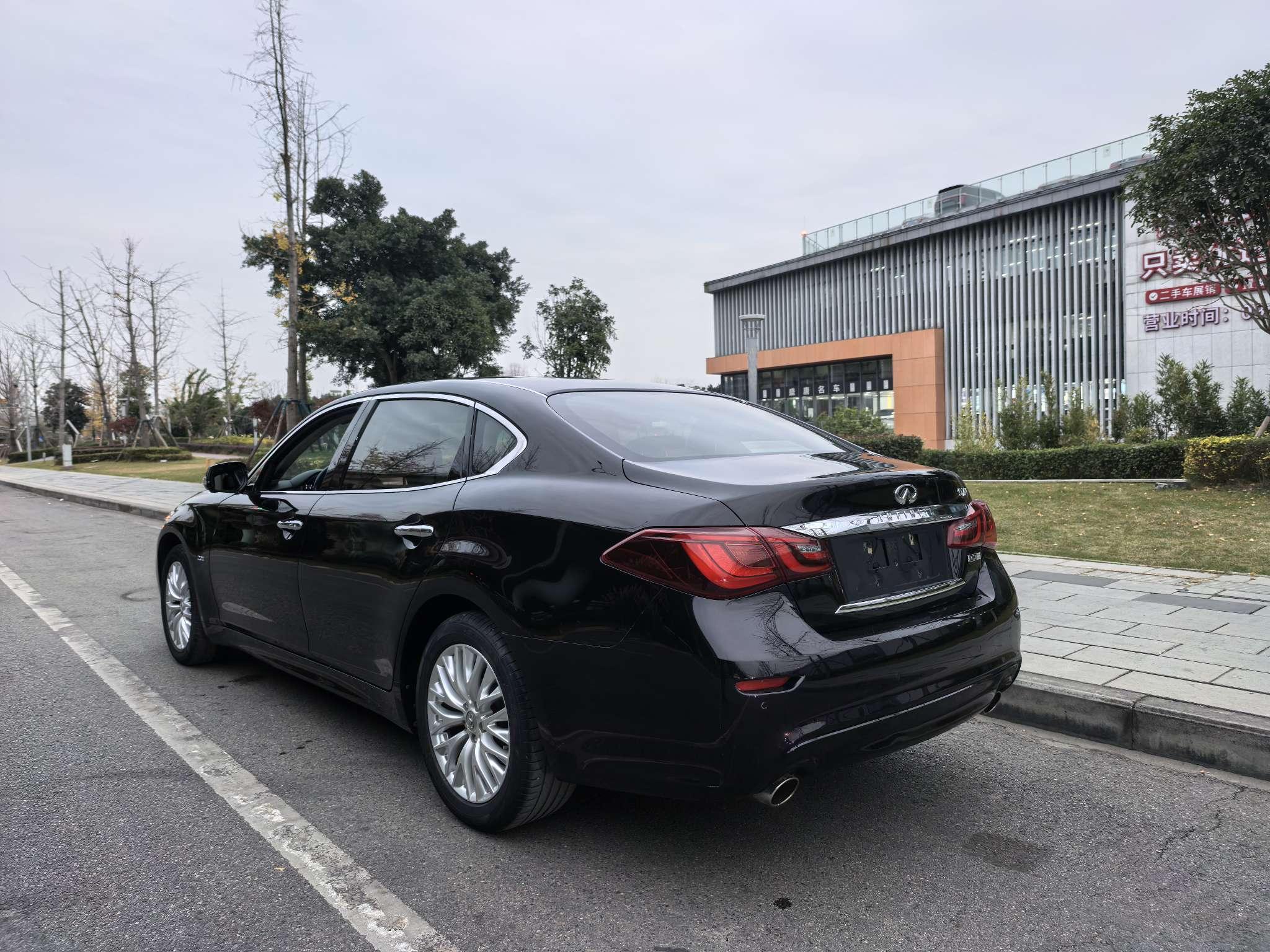 Infiniti Q70 2020 thumb 3