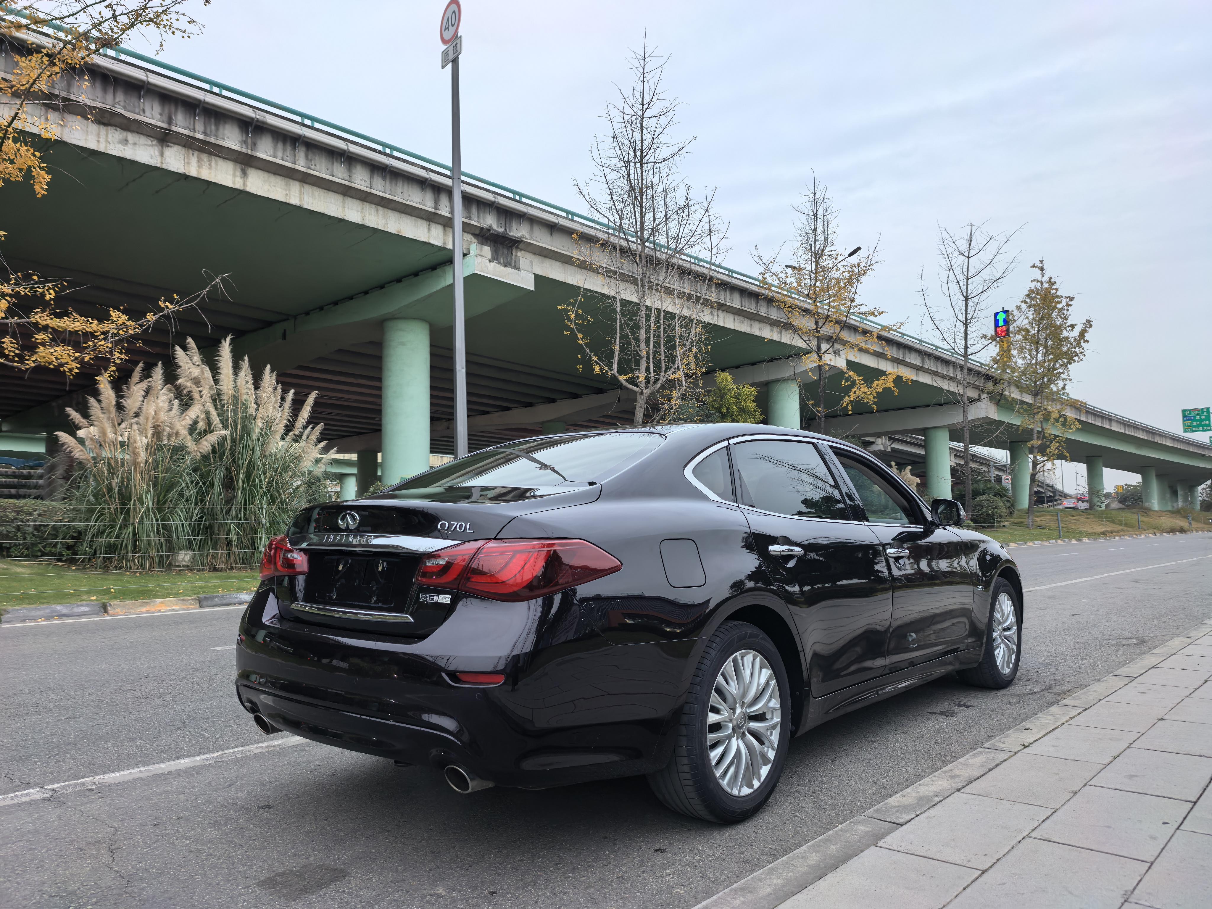 Infiniti Q70 2020 thumb 5