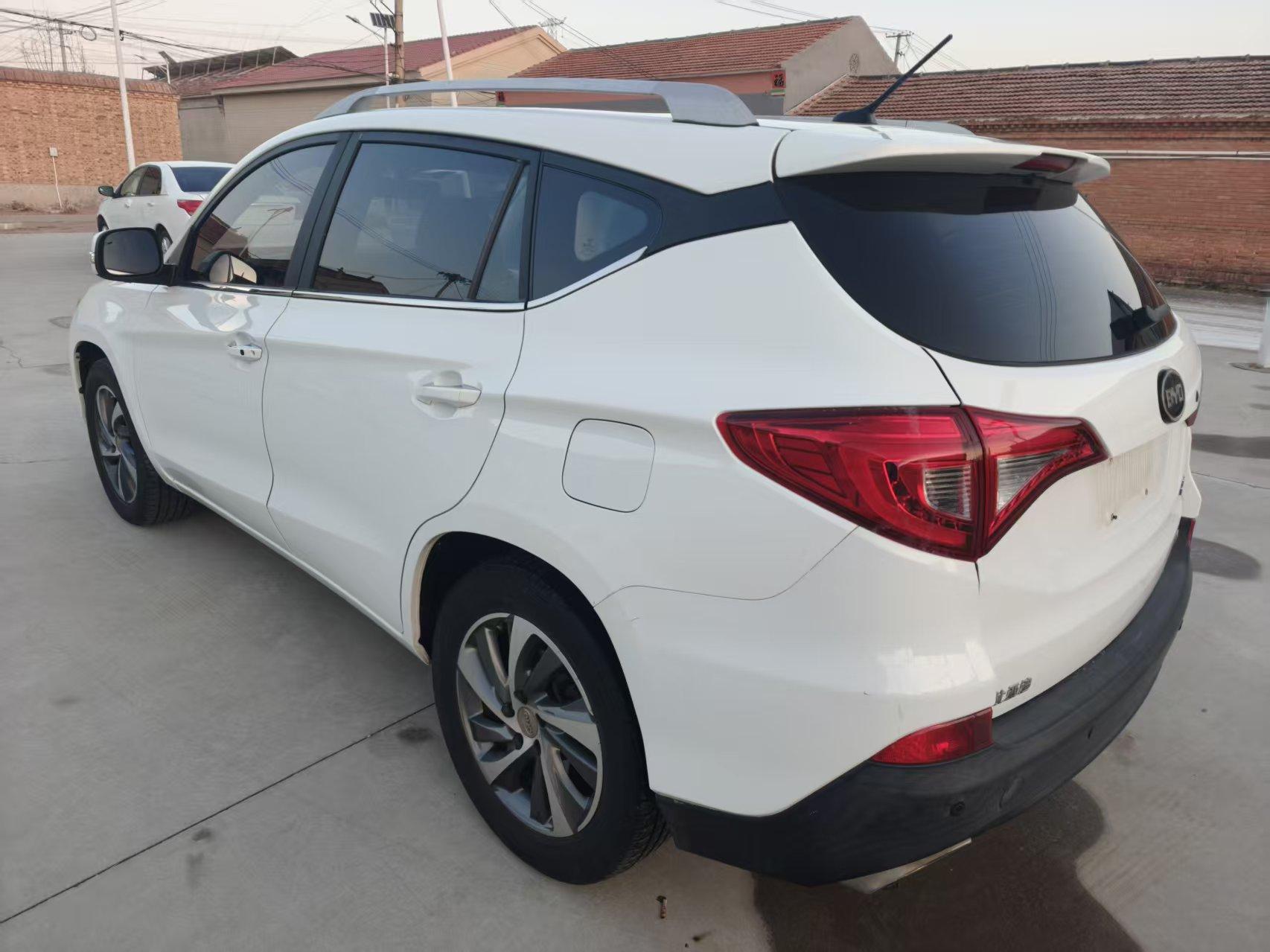 BYD Song 2016 thumb 2