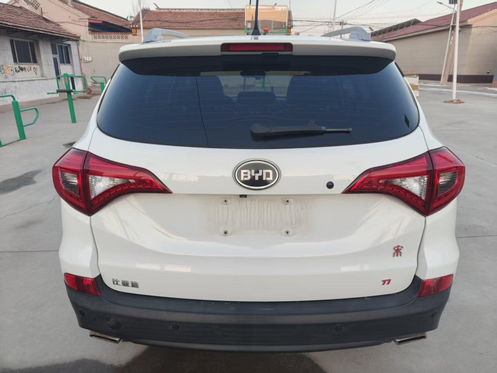 BYD Song 2016 thumb 3