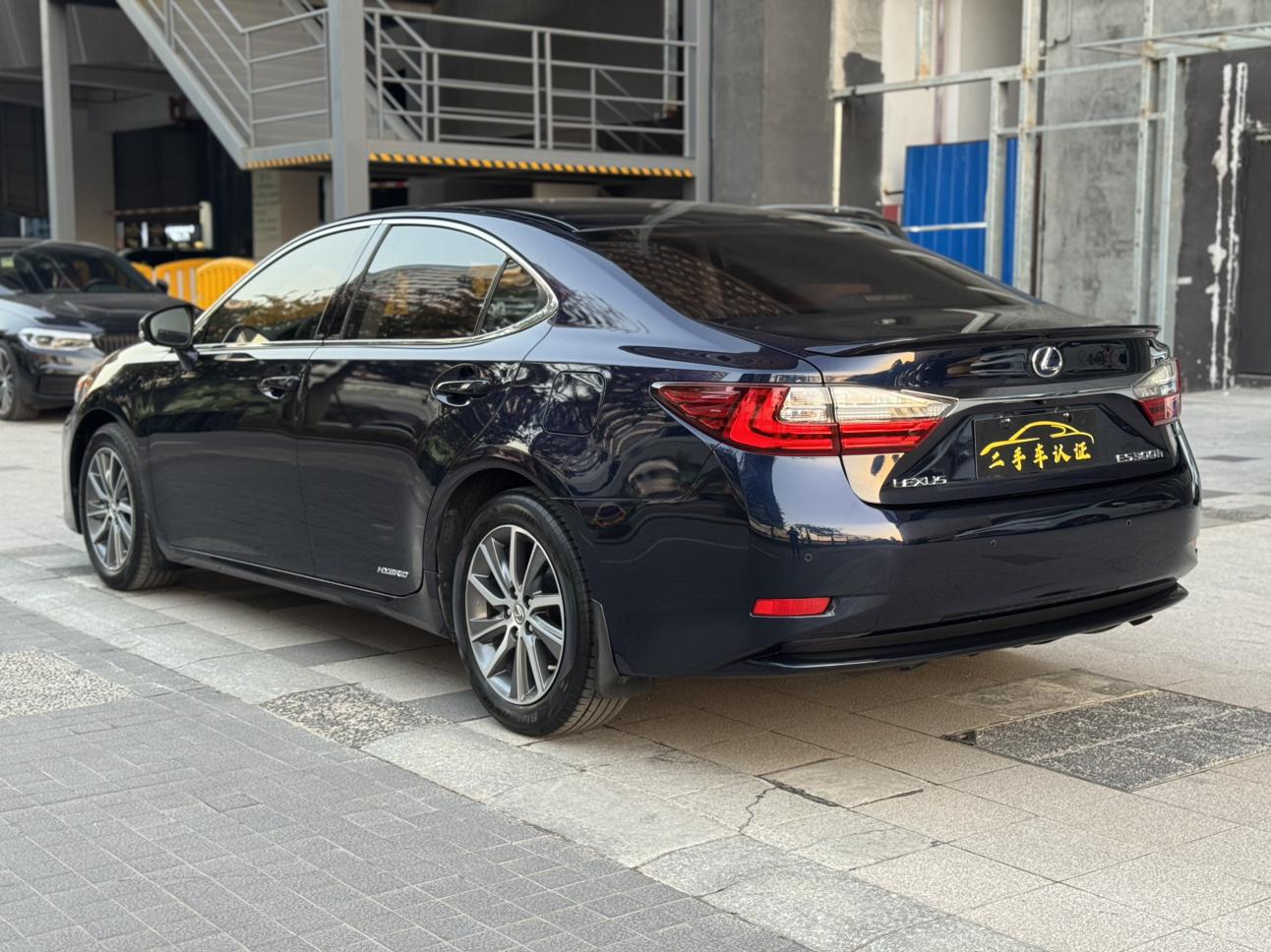 Lexus ES 2018 thumb 2