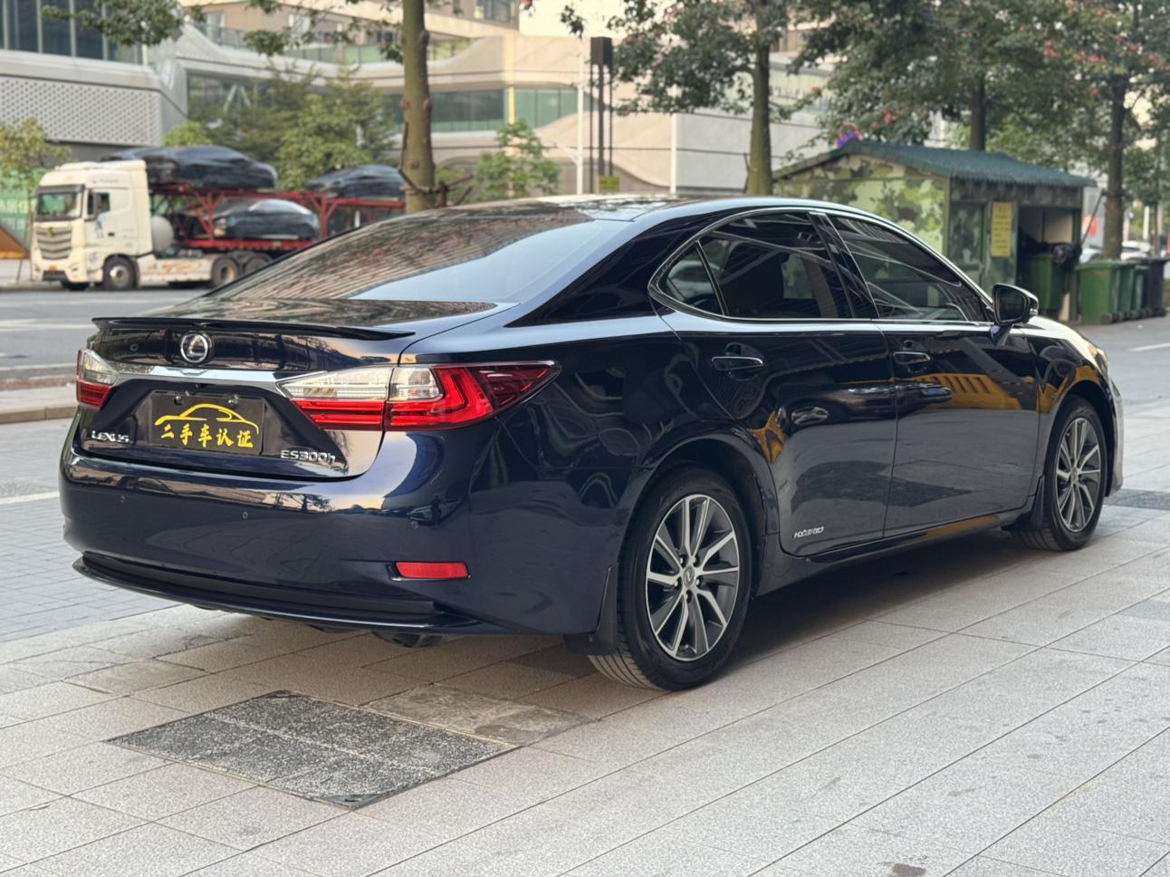 Lexus ES 2018 thumb 4