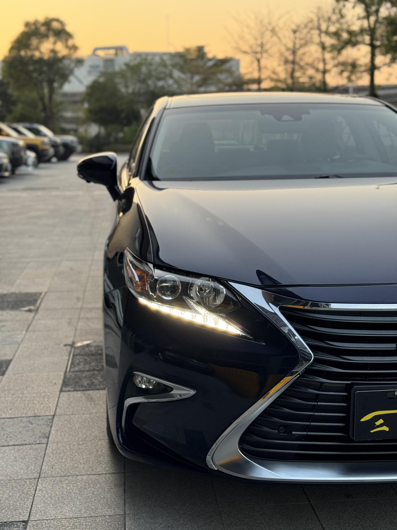 Lexus ES 2018 thumb 10