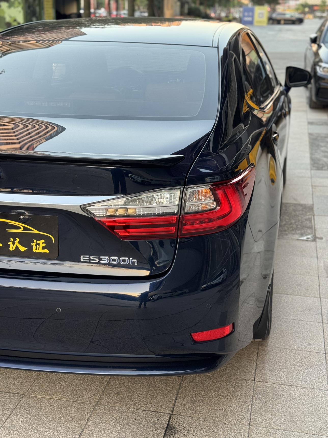 Lexus ES 2018 thumb 12