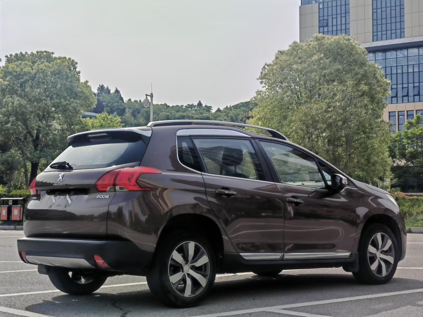 Peugeot 2008 2015 thumb 2