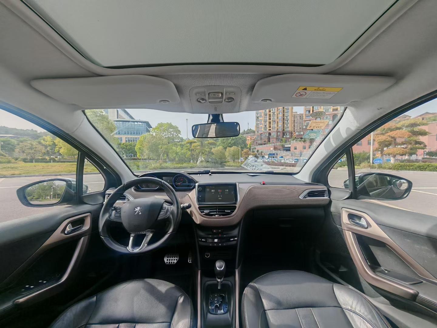 Peugeot 2008 2015 thumb 4