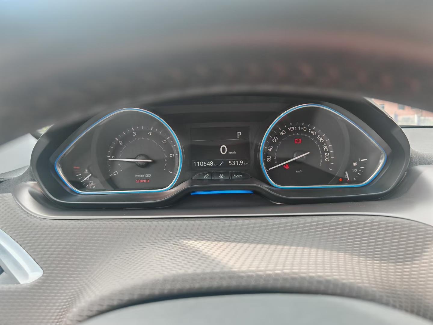 Peugeot 2008 2015 thumb 5