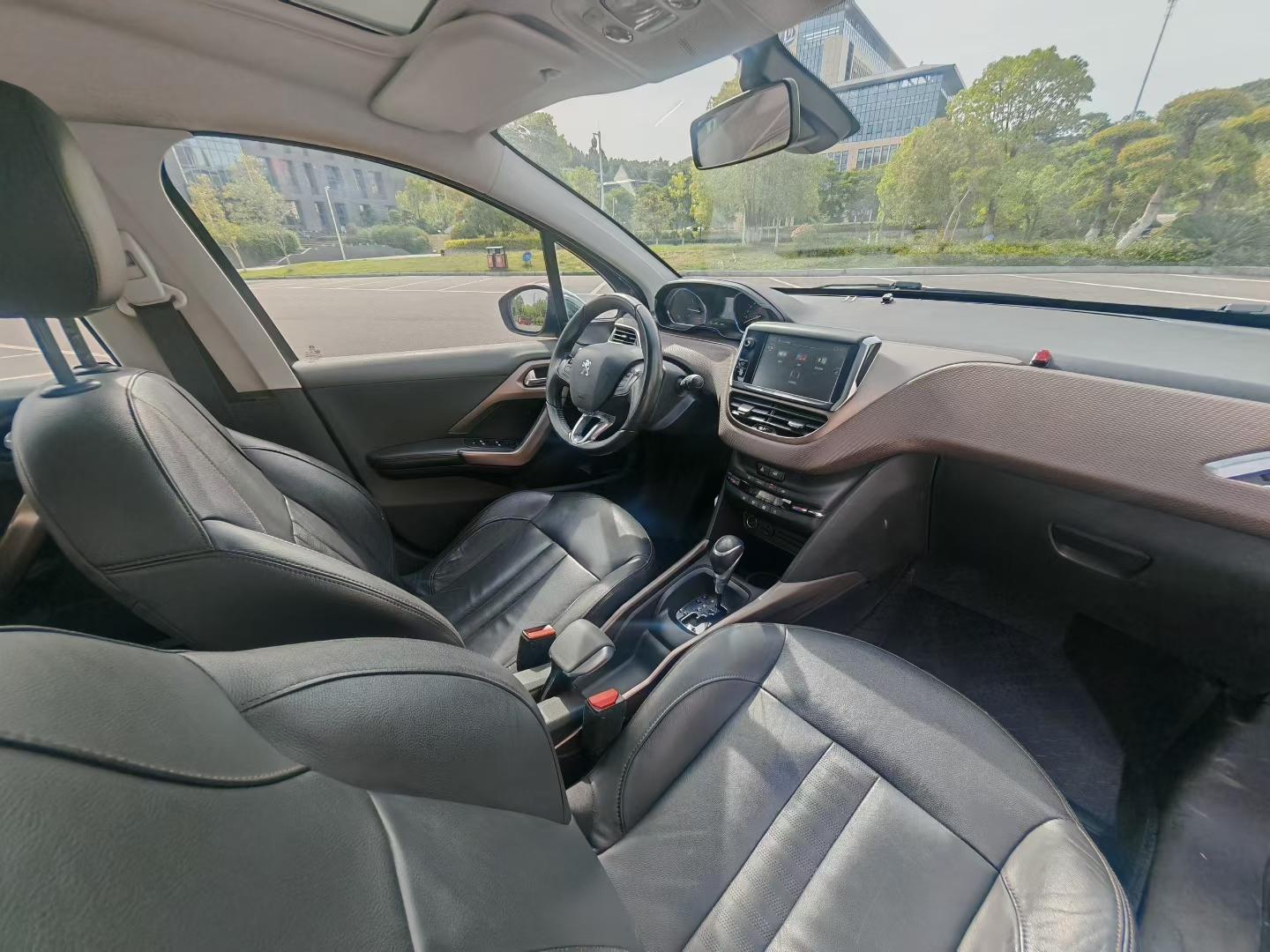 Peugeot 2008 2015 thumb 6