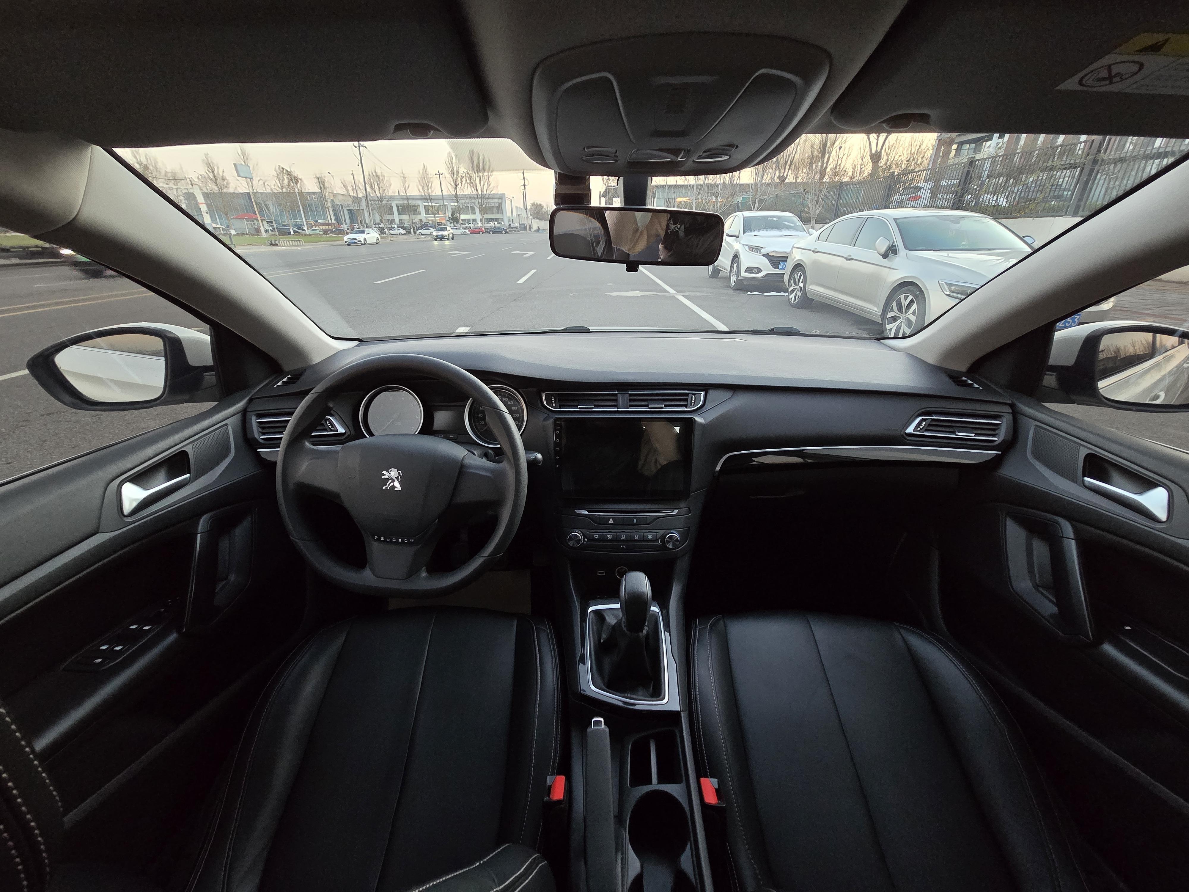 Peugeot 408 2015 thumb 5