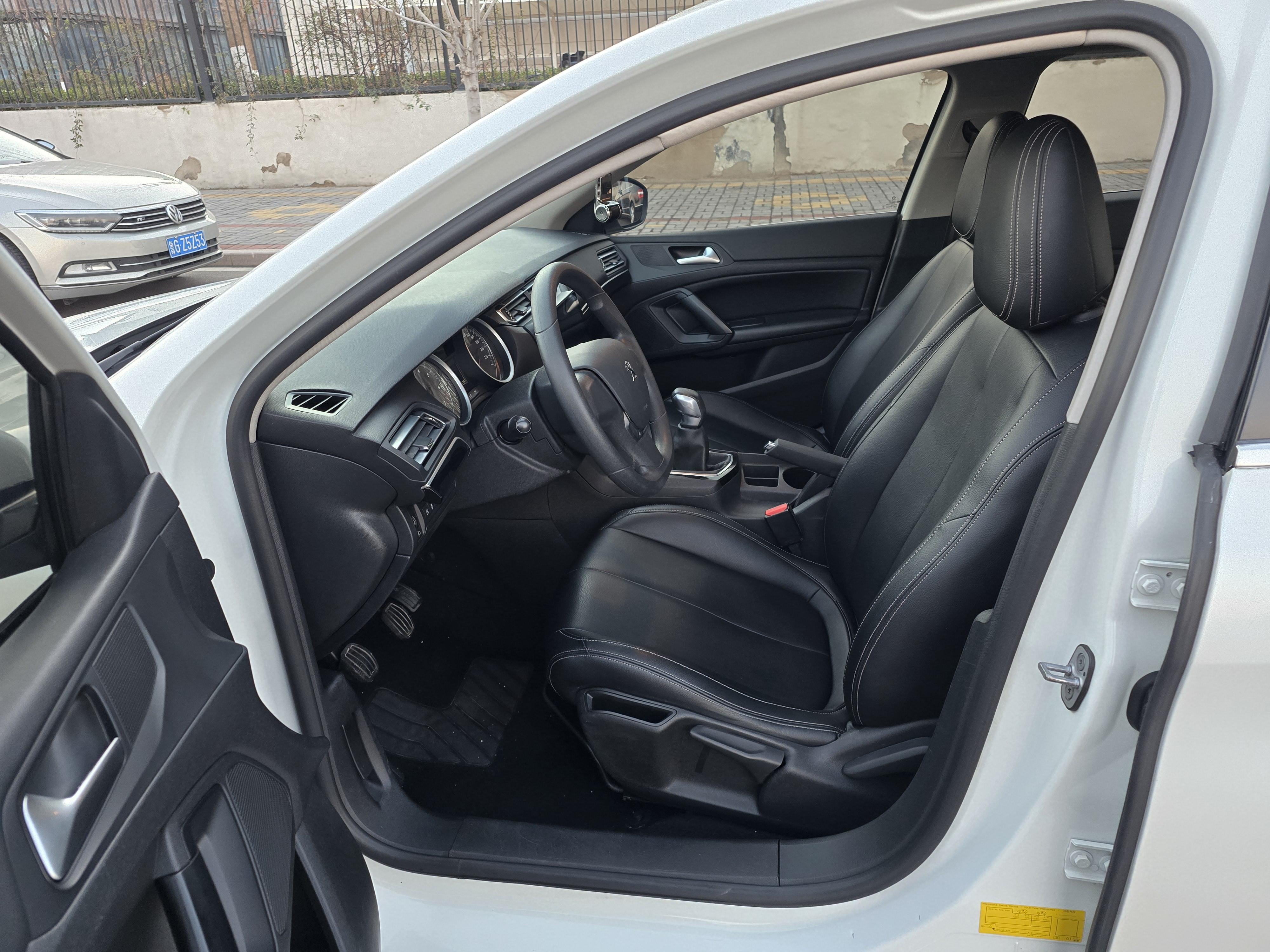 Peugeot 408 2015 thumb 6