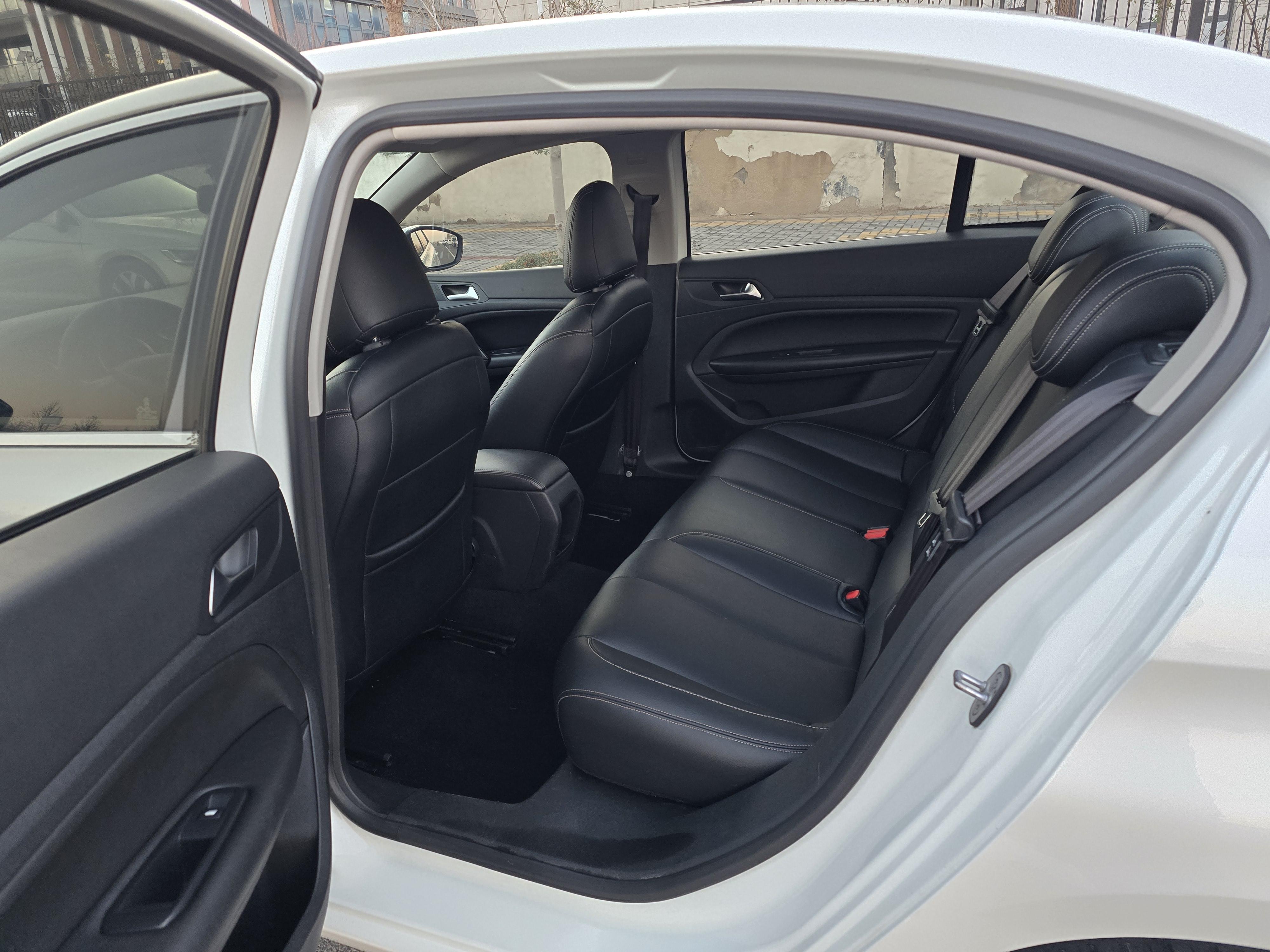 Peugeot 408 2015 thumb 7