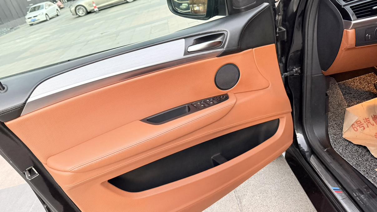 BMW X6 M 2011 thumb 6