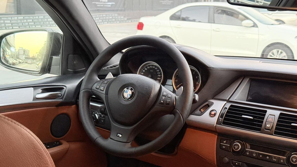 BMW X6 M 2011 thumb 10