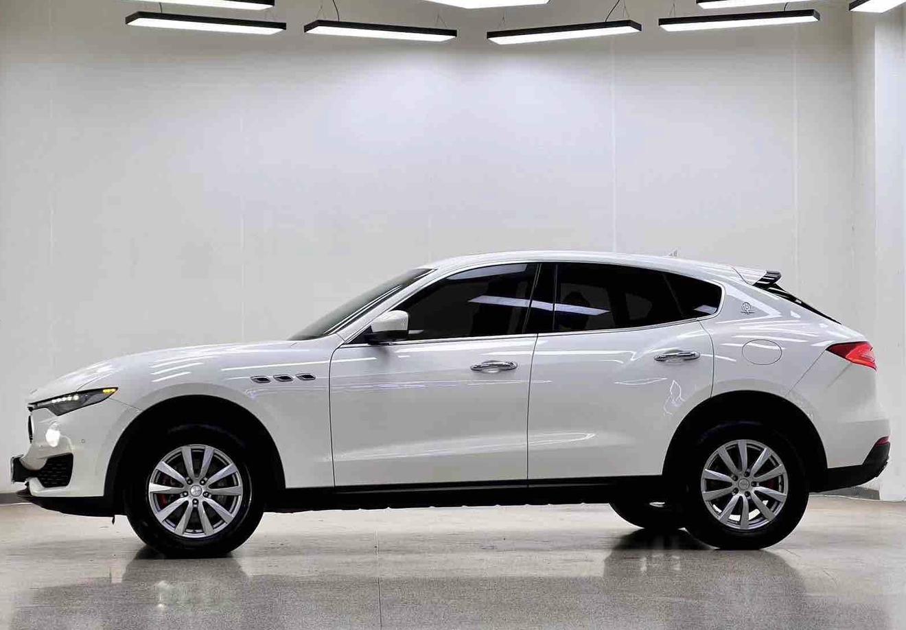 Maserati Levante 2018 thumb 2
