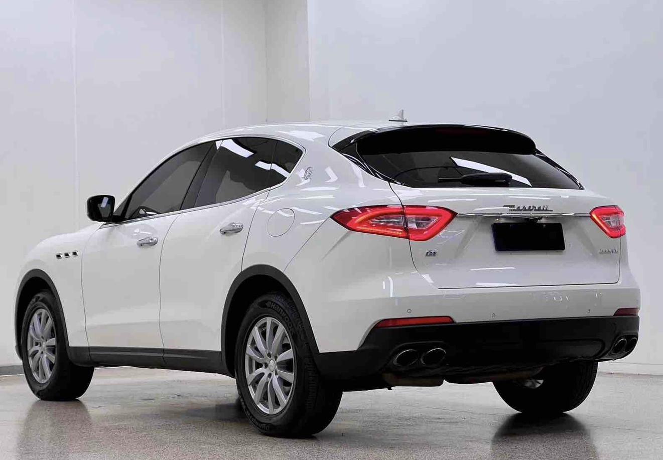 Maserati Levante 2018 thumb 3
