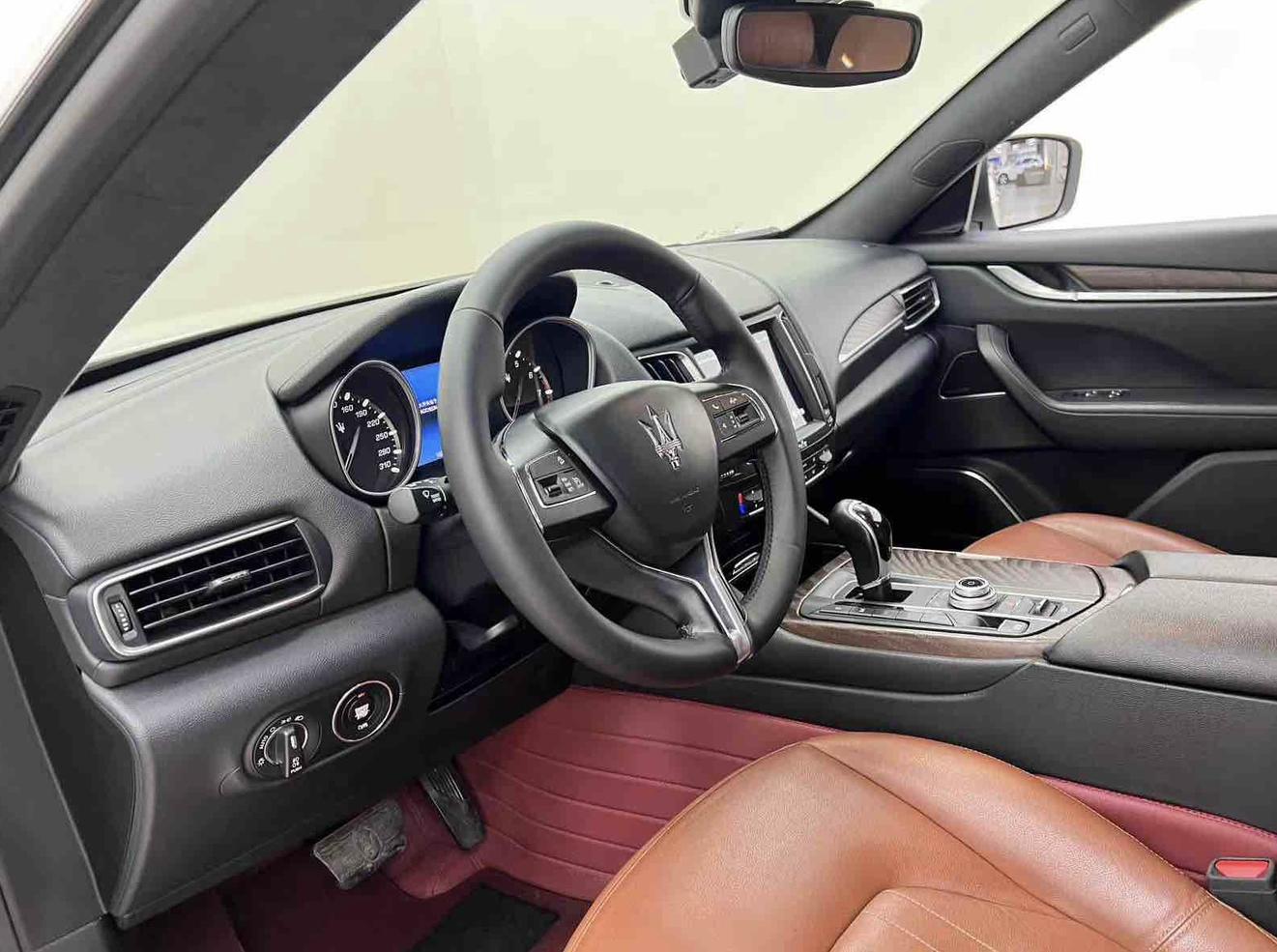 Maserati Levante 2018 thumb 8