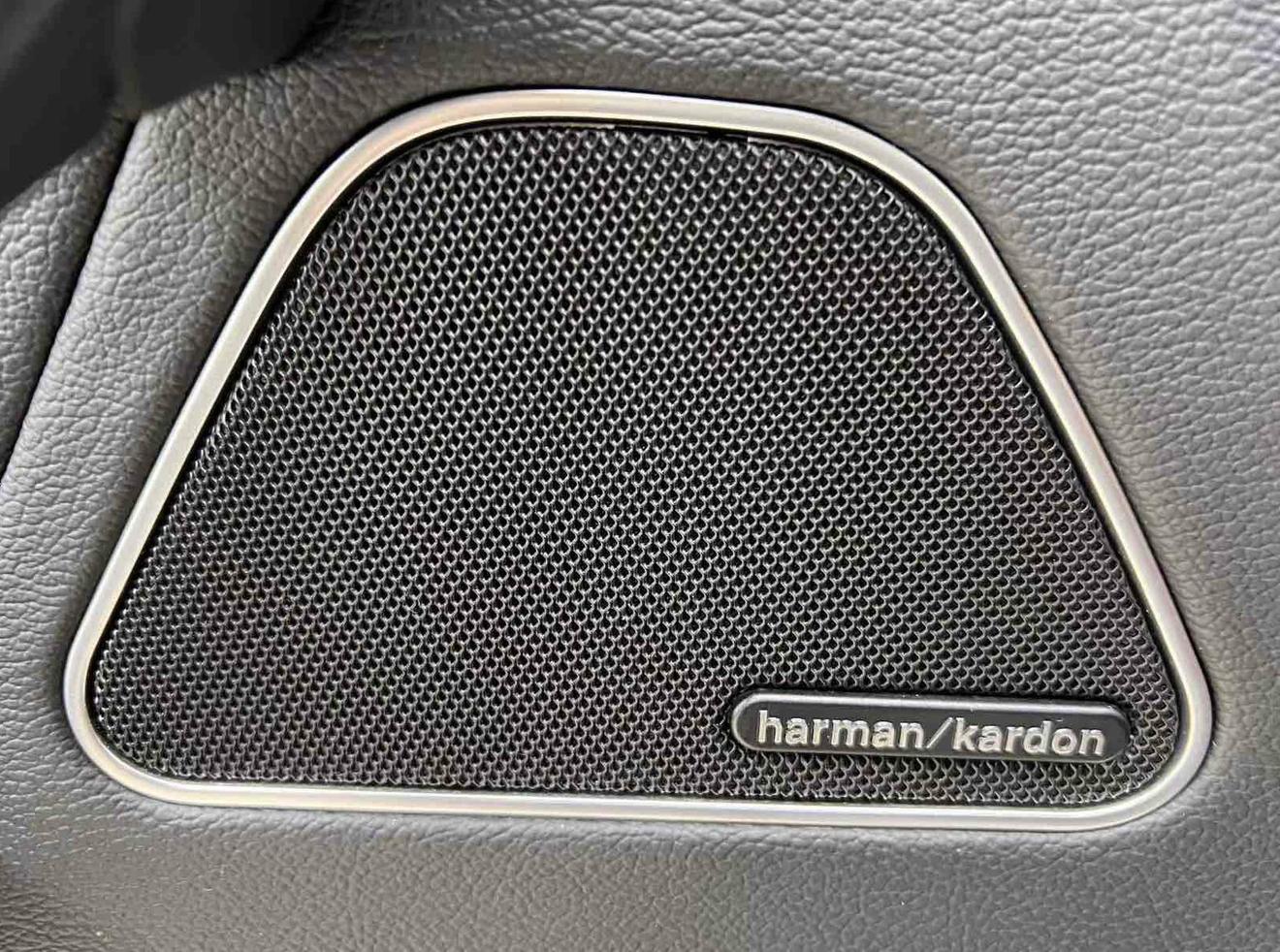 Maserati Levante 2018 thumb 9