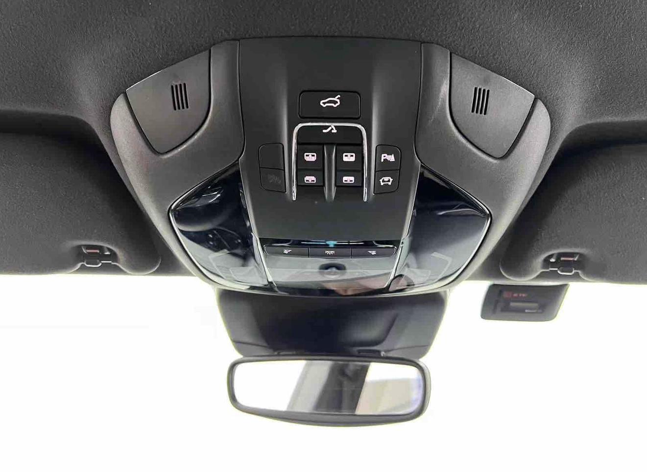 Maserati Levante 2018 thumb 12