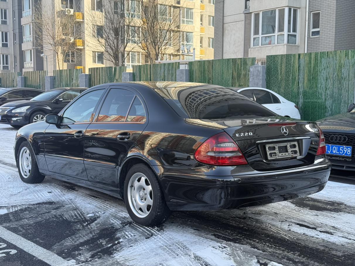 Mercedes-Benz E-Class 2004 thumb 2