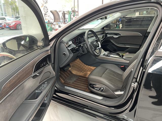 Audi A8 2023 thumb 3