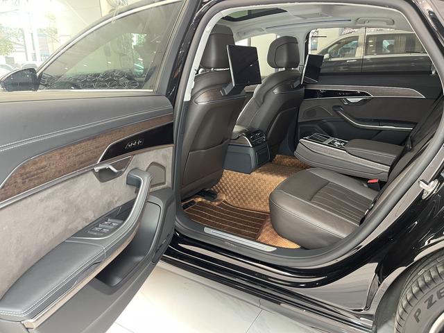 Audi A8 2023 thumb 4