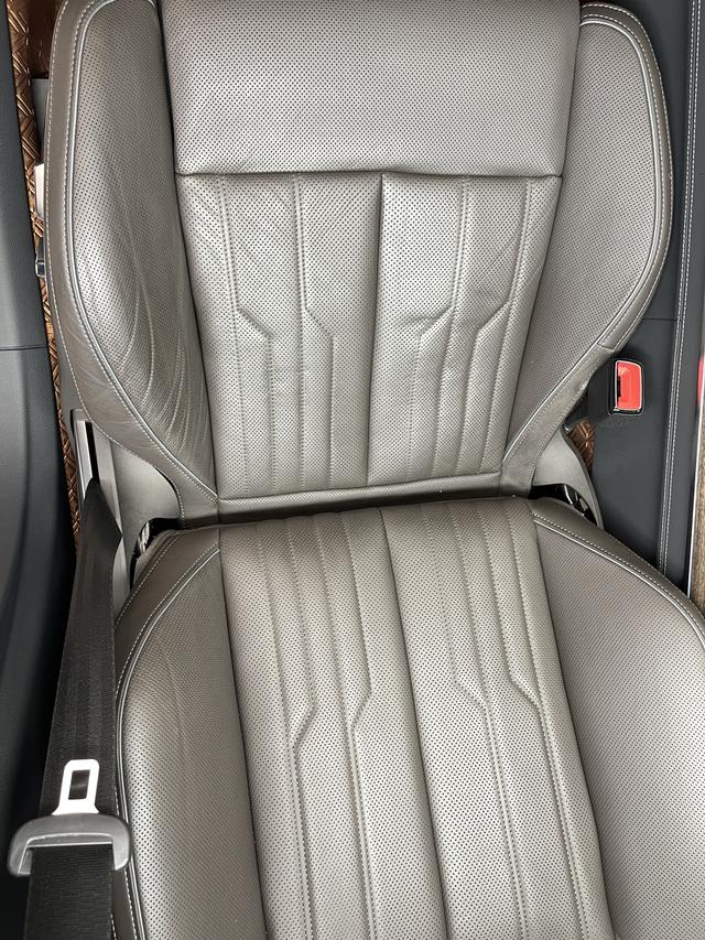 Audi A8 2023 thumb 9
