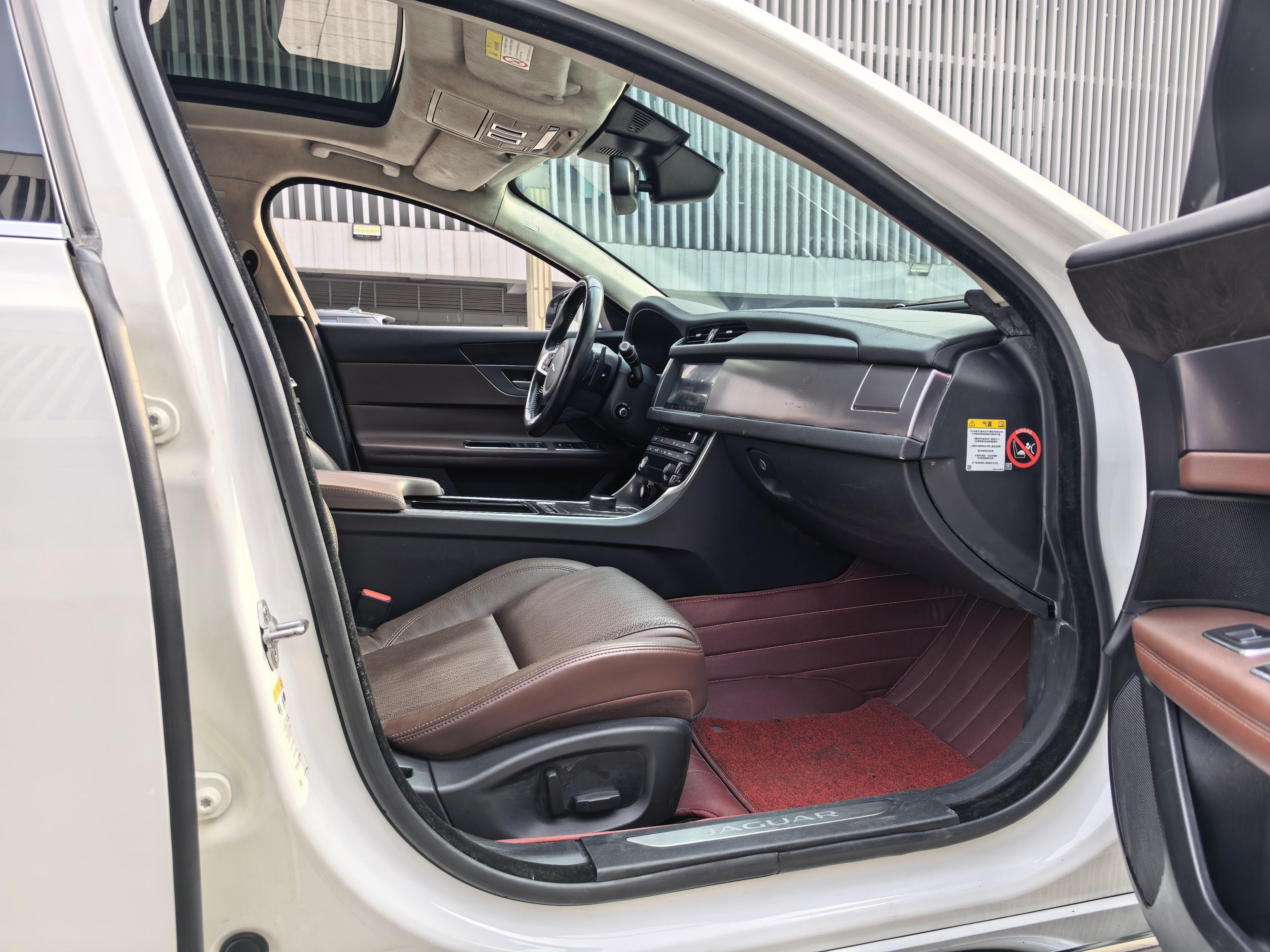 Jaguar XF 2018 thumb 8
