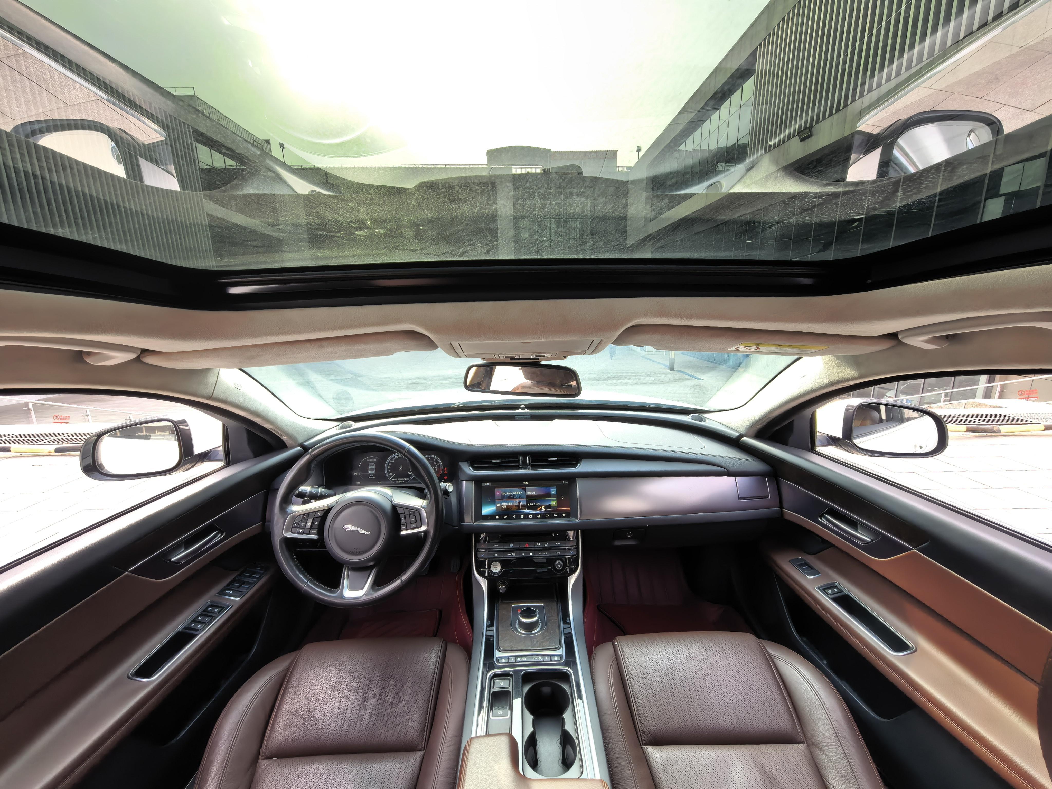 Jaguar XF 2018 thumb 10
