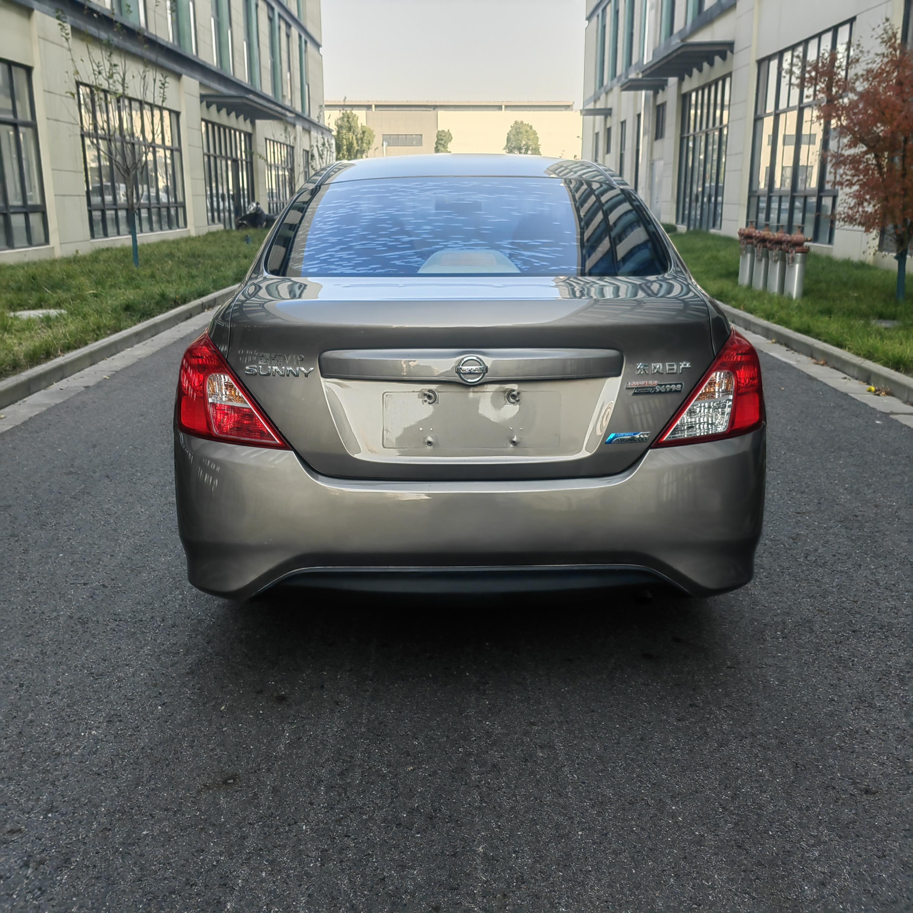 Nissan Sunny 2016 thumb 12