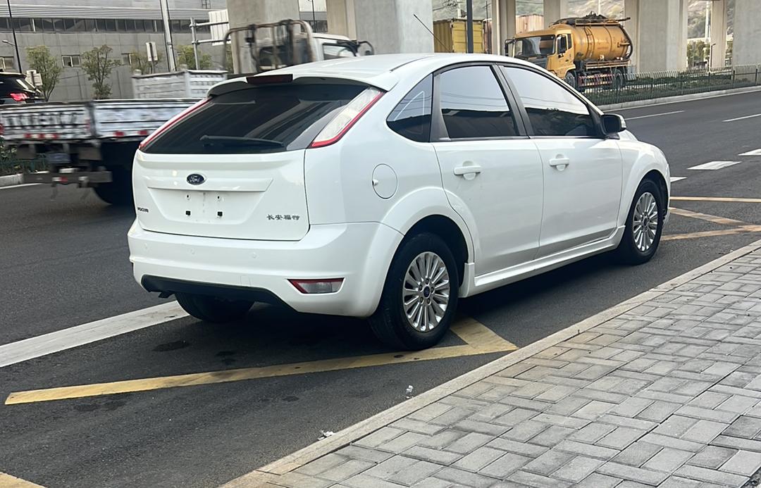 Ford Focus ST 2014 thumb 2