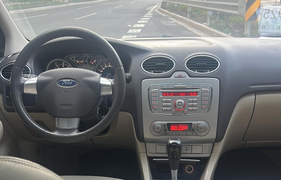 Ford Focus ST 2014 thumb 10