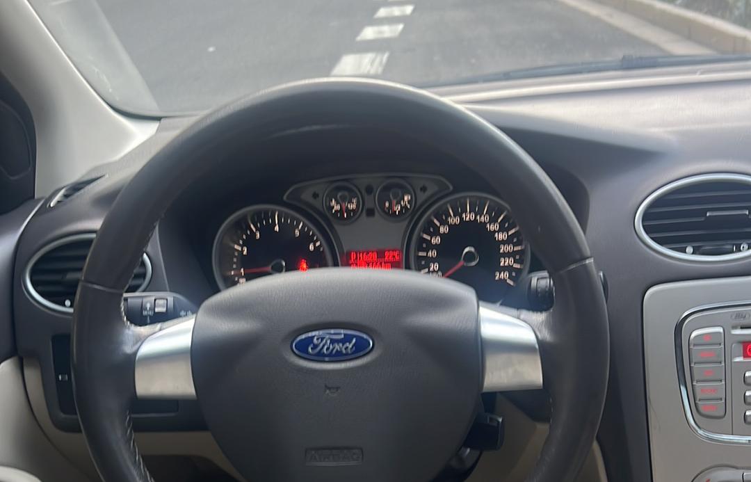 Ford Focus ST 2014 thumb 11