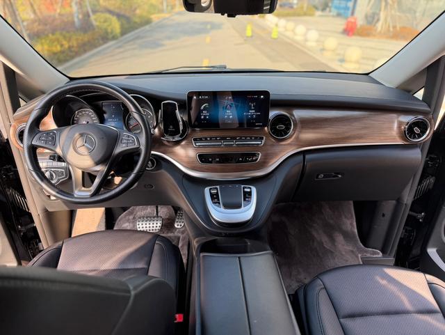 Mercedes-Benz V-Класс 2022 thumb 2