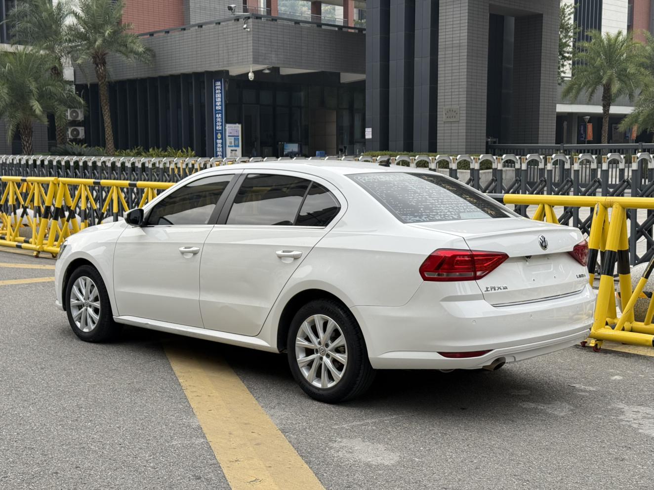 Volkswagen Lavida XR 2018 thumb 2