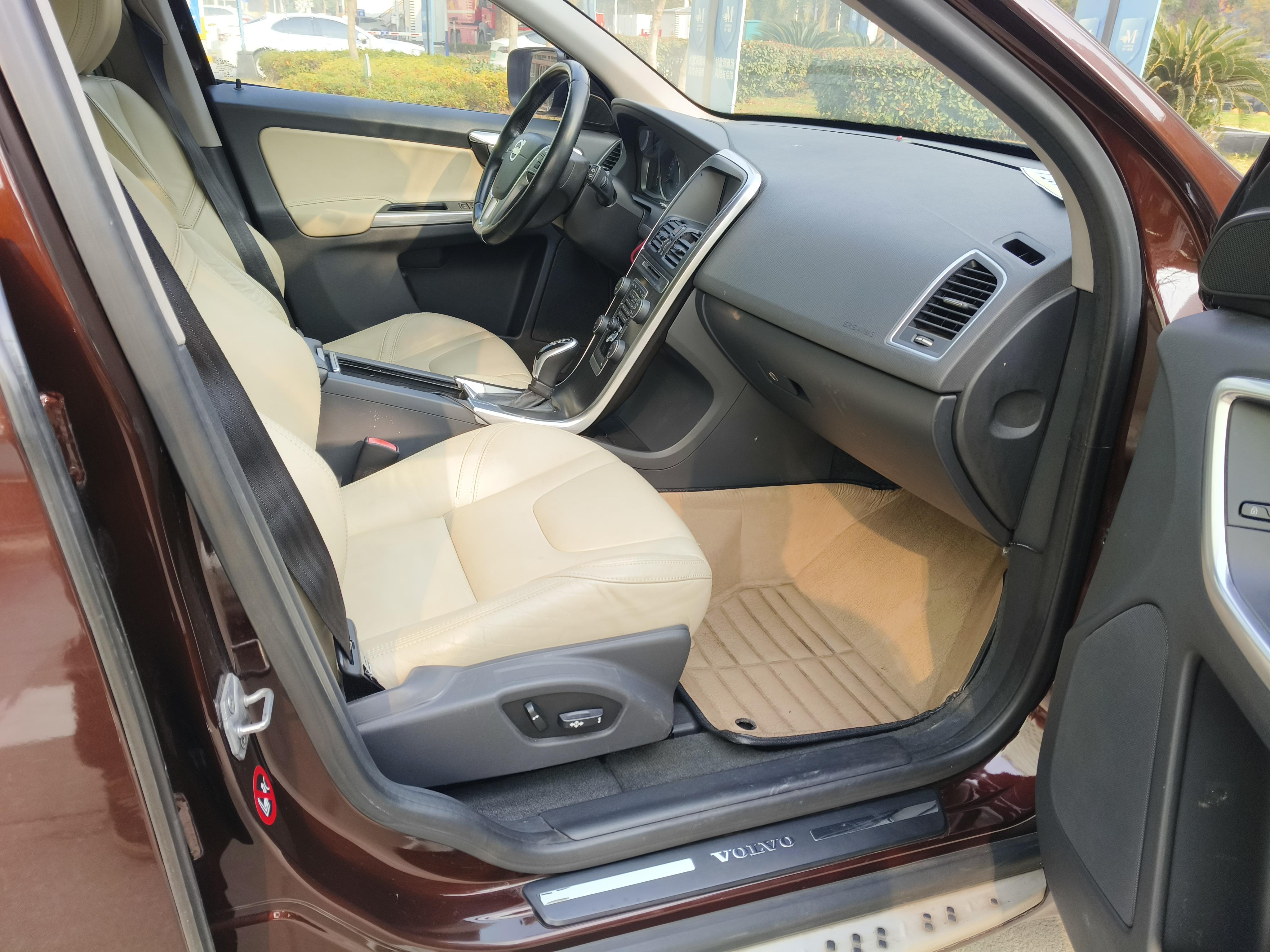 Volvo XC60 2014 thumb 5
